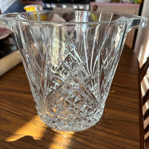 Crystal ice bucket with handle very pretty - Picture 6 of 6